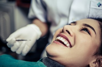 dentist-examines-patient-s-teeth_1150-19639